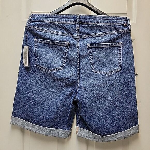 Tommy Hilfiger Women's Blue Cuffed Denim Shorts Plus Size 16W Super Cute - NEW - Picture 2 of 6